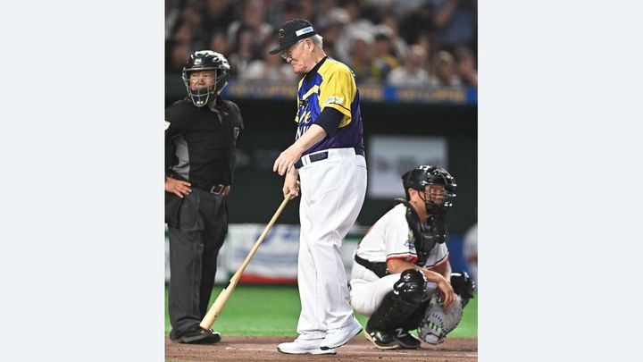 【喝】86歳・張本勲氏が打席に立つ 大歓声湧く
