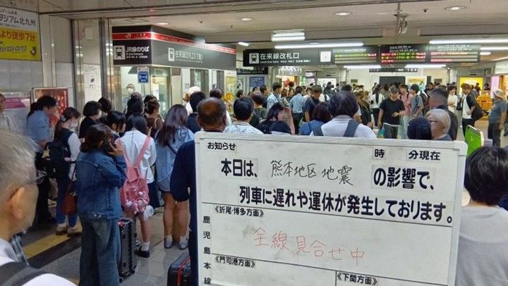 【悲報】鉄道各社見合わせ、帰宅困難者続出wwww