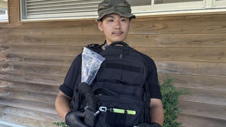 下敷きの高齢者を救う 19歳使命感