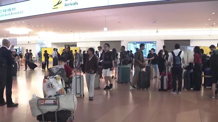 お盆休み最終日 交通混雑がピーク