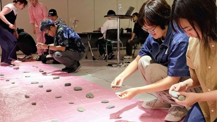 タイパ無視、90分ひたすら石を磨くイベントが即完売らしいｗ