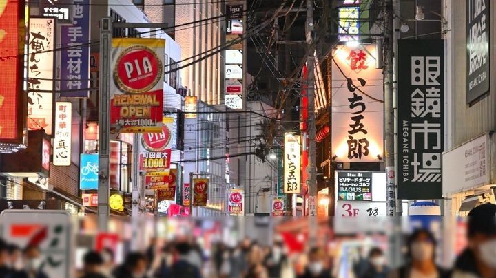 地方のキャバクラ 経営「四重苦」