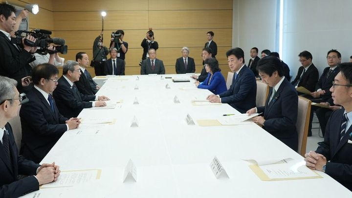 国家公務員の給与 5年連続増