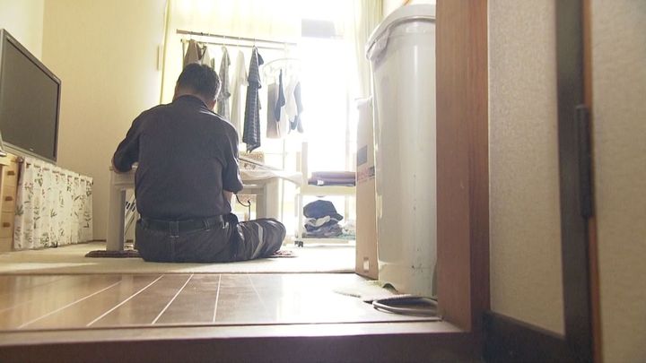 年金だけで暮らせず 毎日働く71歳